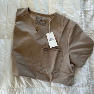 Figs Leon 2 pocket scrub top in Boulder NWT Small